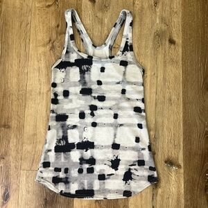 Lululemon tank 4
